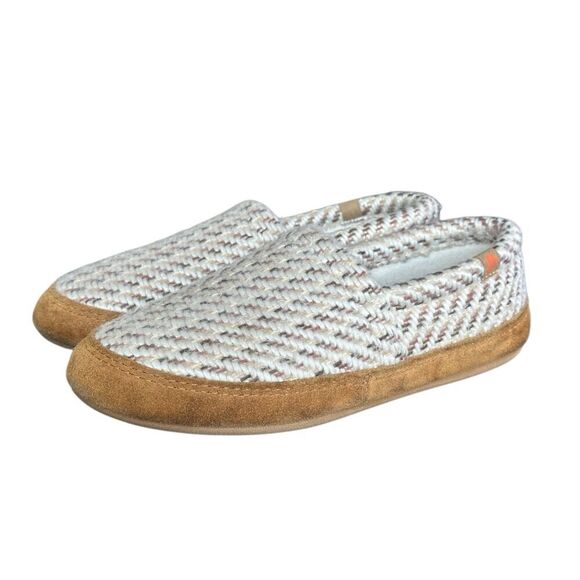 Acorn Patterned Moccasin Slipper Size 9 1/2-10 1/2 - Picture 2 of 12